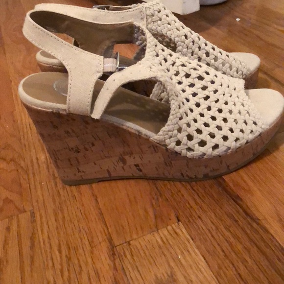 casual wedges - Picture 2 of 2